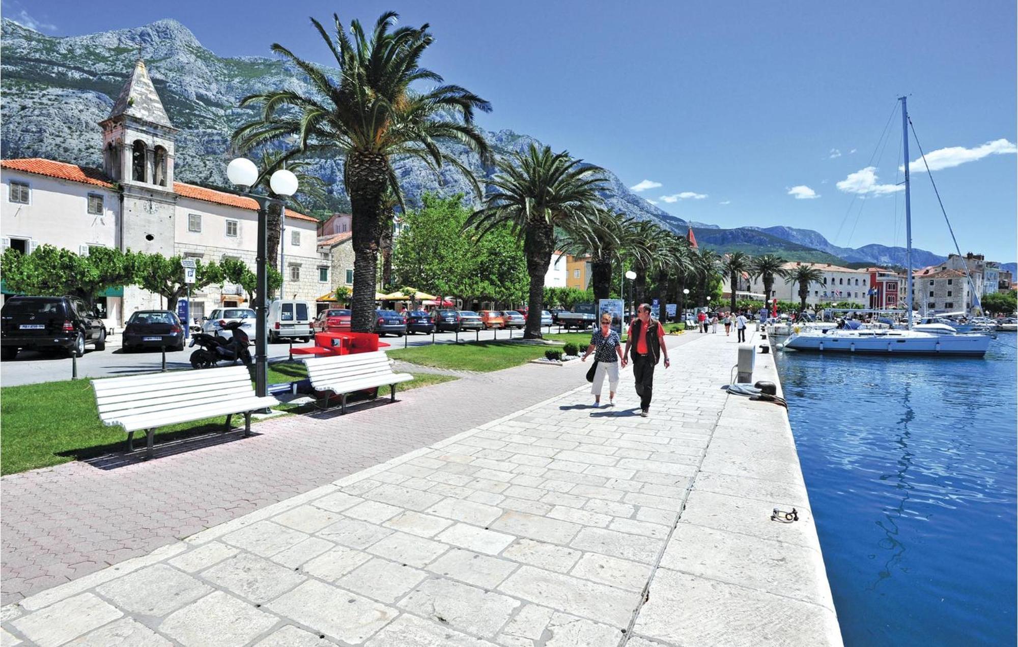 Awesome Apartment In Makarska With Kitchen Buitenkant foto