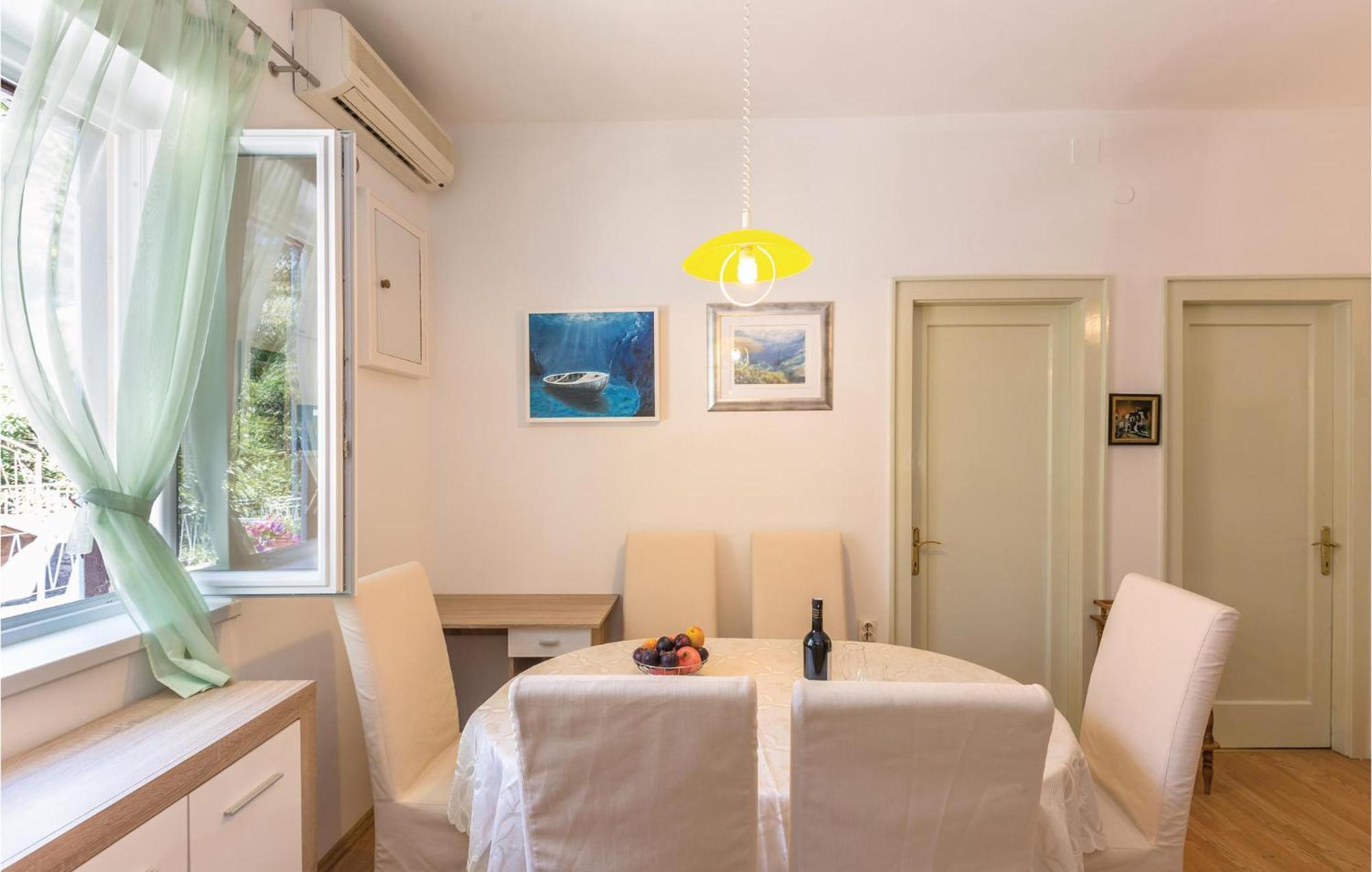 Awesome Apartment In Makarska With Kitchen Buitenkant foto