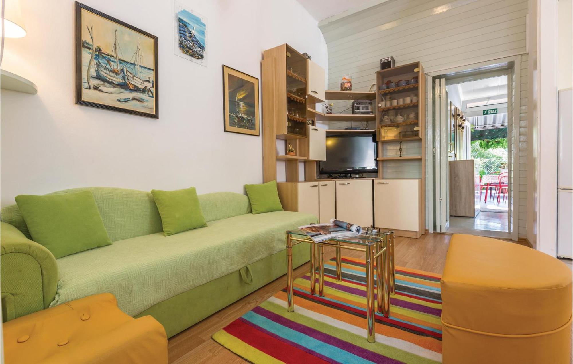 Awesome Apartment In Makarska With Kitchen Buitenkant foto