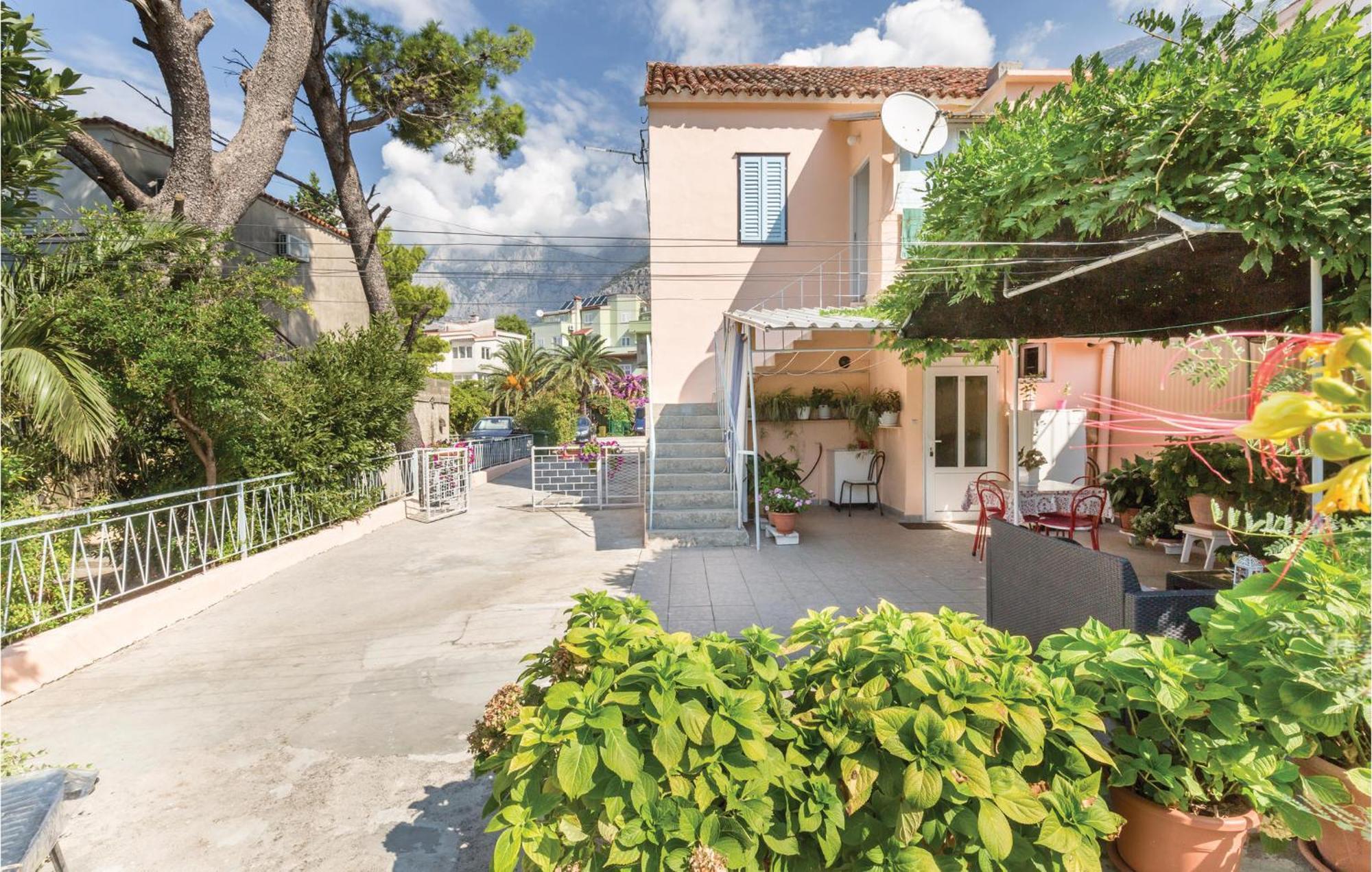 Awesome Apartment In Makarska With Kitchen Buitenkant foto