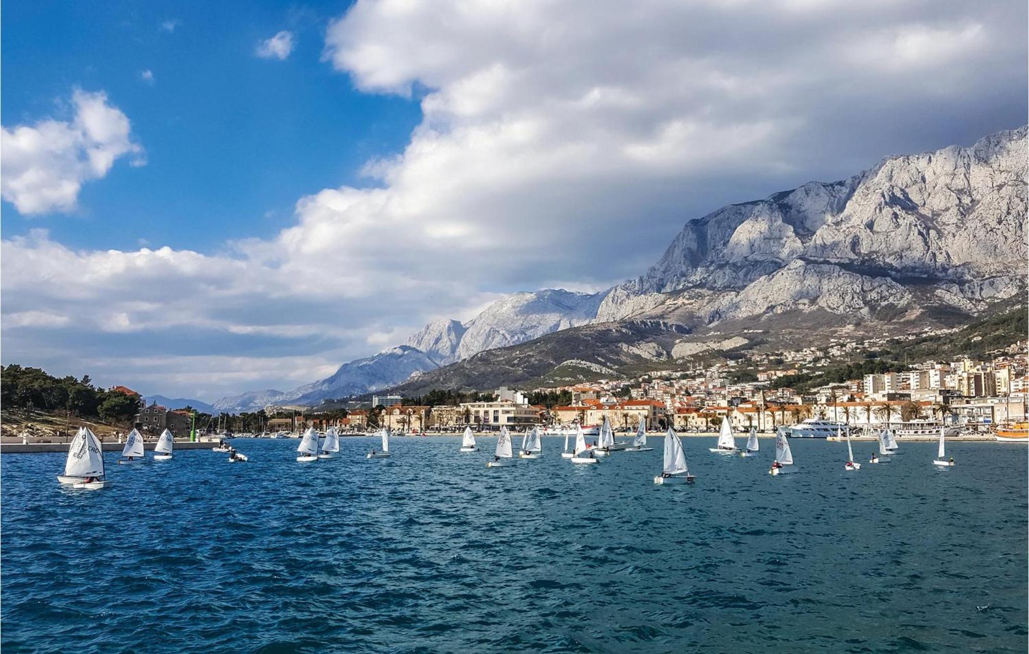 Awesome Apartment In Makarska With Kitchen Buitenkant foto
